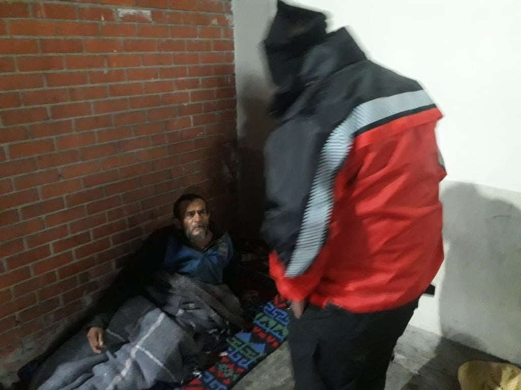 Traslados. Se habla con las personas en situación de calle para que de manera voluntaria acepten ir a un lugar seguro.