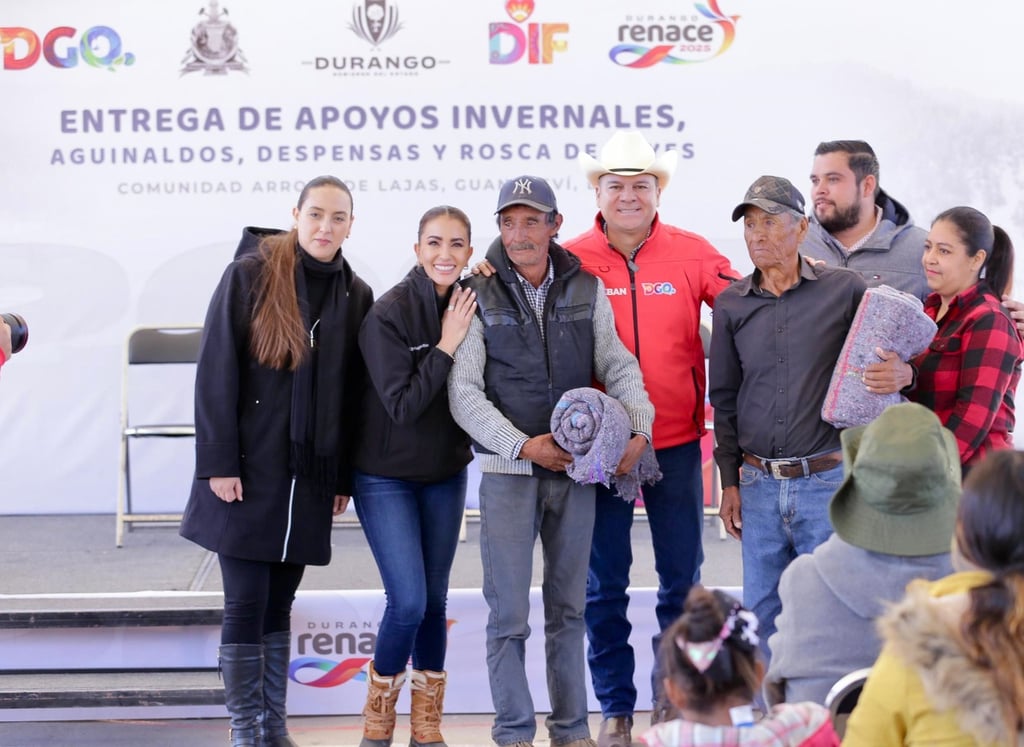 Recorrido. El gobernador Esteban Villegas Villarreal y su esposa, Marisol Rosso, cumplieron su compromiso con los habitantes de Guanaceví y visitaron localidades de la sierra como El Cebollín y Arroyo de Lajas.