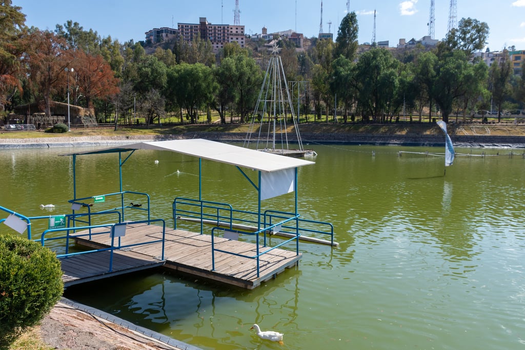 Lago. Esta es una de las zonas más visitadas dentro del Parque Guadiana; este año quitarán la infraestructura que queda del nacimiento. Piden a los visitantes mantener limpios los espacios y no darles de comer a los patos.