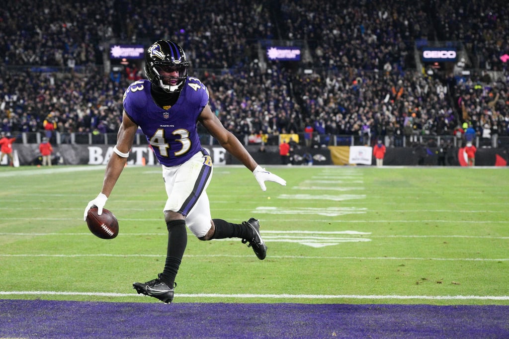 Triunfo. Los Baltimore Ravens avanzaron a la ronda divisional de la Conferencia Americana (AFC), al vencer 28-14 a los Pittsburgh Steelers en juego de comodines de la NFL.