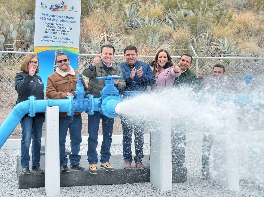 Obra. El gobernador Esteban Villegas Villarreal puso en marcha, junto al alcalde Homero Martínez Cabrera, el funcionamiento del pozo de agua en Villa de Nazareno. 