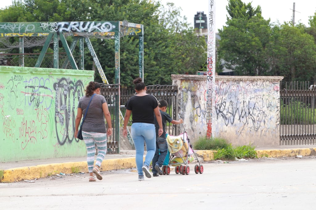 Jefas. Las madres trabajadores requieren opciones para pasar más tiempo con sus hijos, pero también generar ingresos.