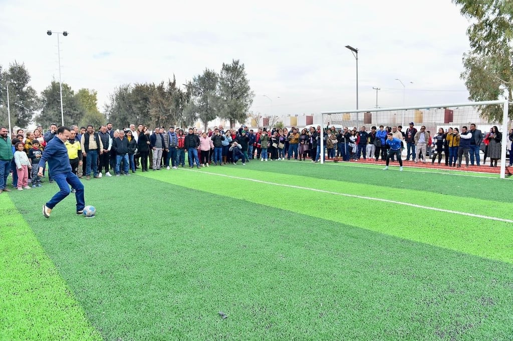 Detalles. Este espacio consta de 11 hectáreas y lleva una inversión de más de 12 millones de pesos, con dos canchas de pasto natural.