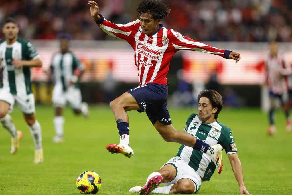 Acción. Las Chivas visitan al Necaxa en la continuación de la fecha 2 del Clausura 2024.