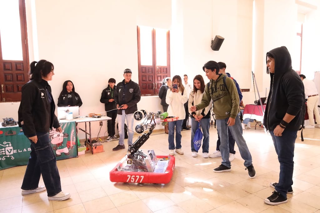 Novedad. Cinco planteles de los CECyTED tendrán la carrera técnica de Inteligencia Artificial en el estado a partir de este semestre.