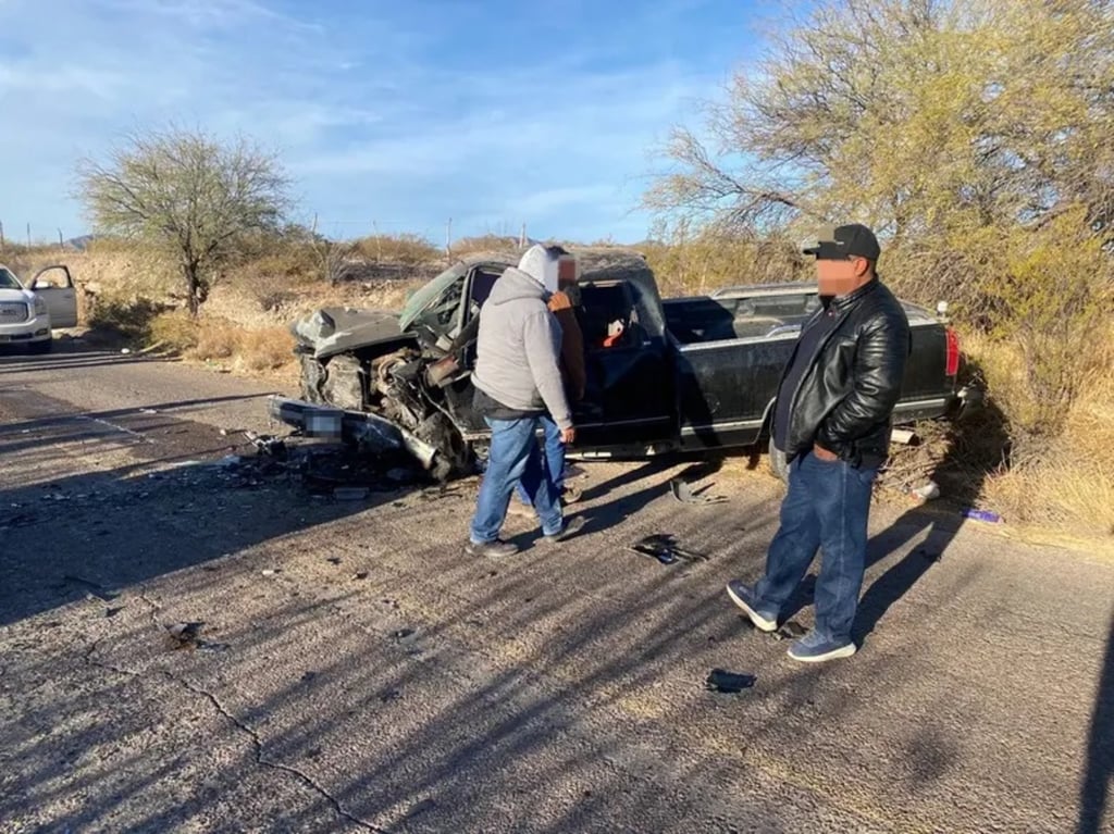 Accidente. Un hombre sin vida y una mujer lesionada arribaron al Hospital de Lerdo, tras chocar de frente en Nazas.