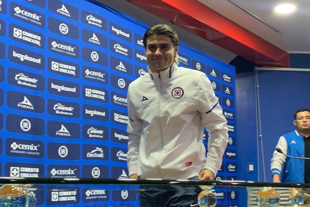 Celeste.  Luka Romero, el tercer refuerzo de Cruz Azul para el Clausura 2025, está listo para su presentación oficial. 