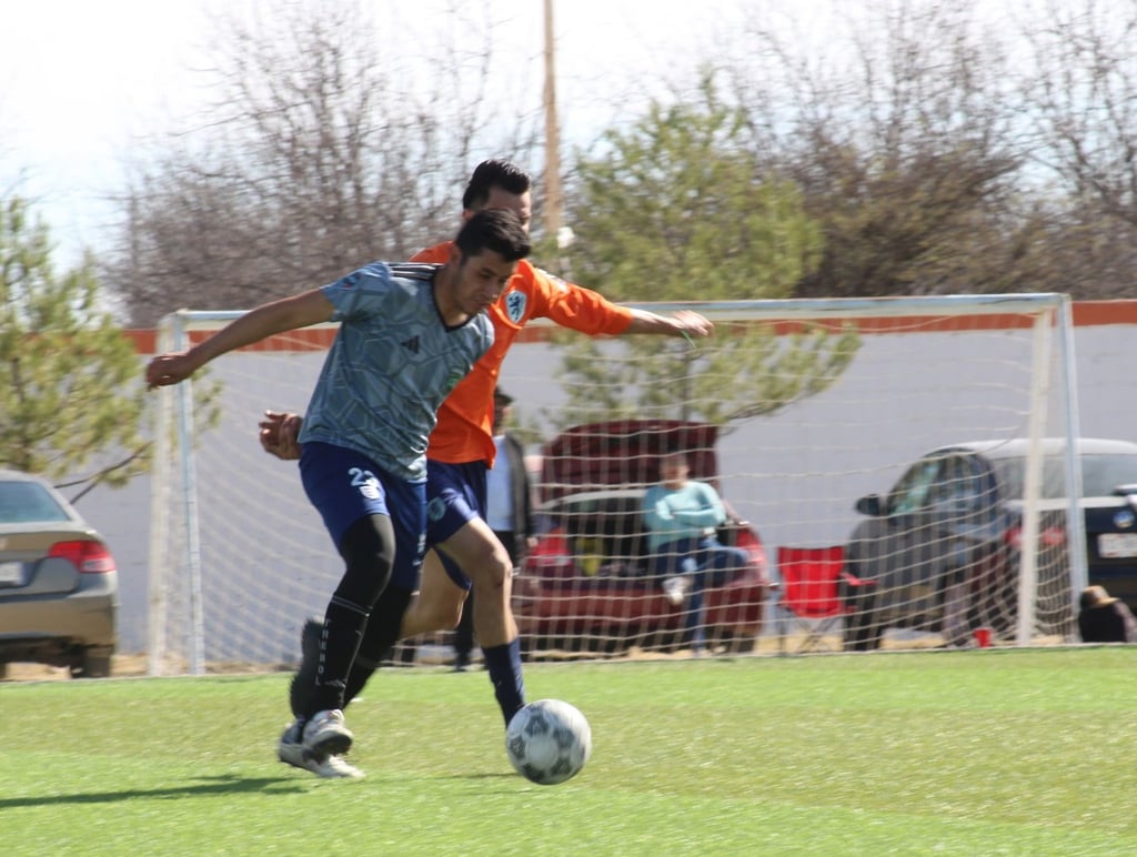 Monarca. El campeón, Trébol FC inició con triunfo de 5-1 sobre Tacos y Mariscos La Toluquita en la Liga Benito Juárez.