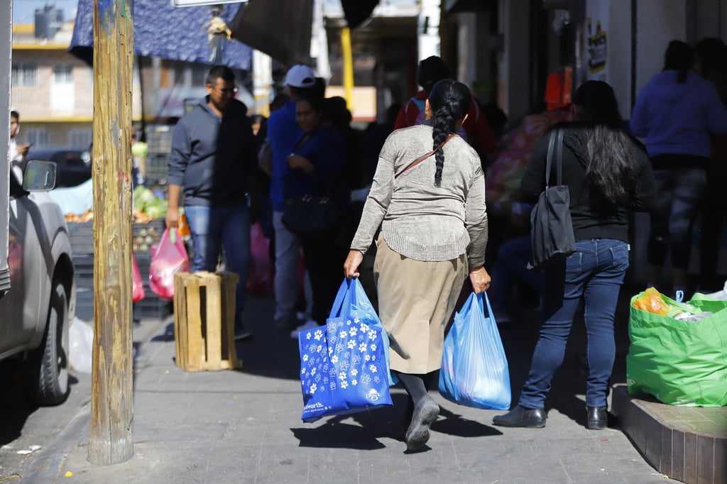 Efecto. Para que los productos lleguen a Durango, se tienen que pagar fletes costosos, lo que aumenta el precio. 