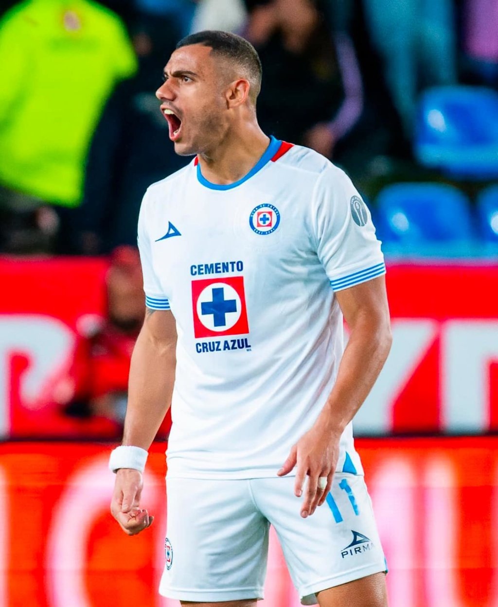 Confianza. La Máquina Celeste del Cruz Azul tuvo un baño de confianza anoche, luego de venir de atrás y vencer al Necaxa en el arranque de la jornada 4 del Clausura 2025 de la Liga MX.