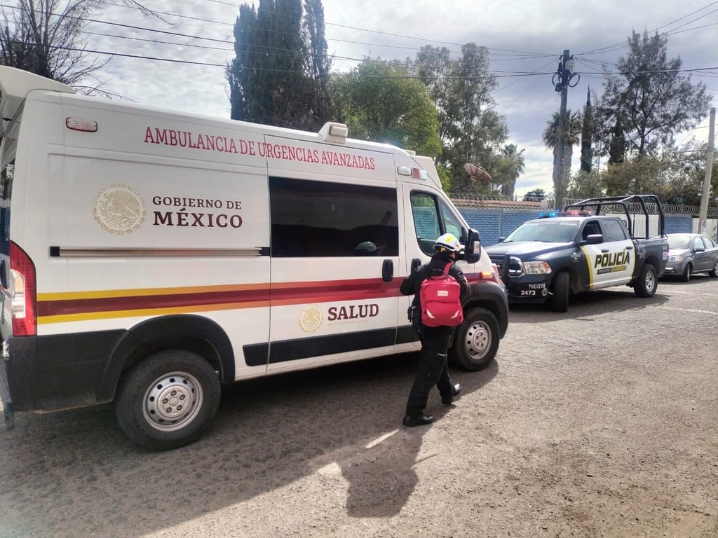 Caso. Un niño le puso esposas a su compañera de primaria; la mano de la niña se comenzó a poner morada. Fue auxiliada a tiempo.