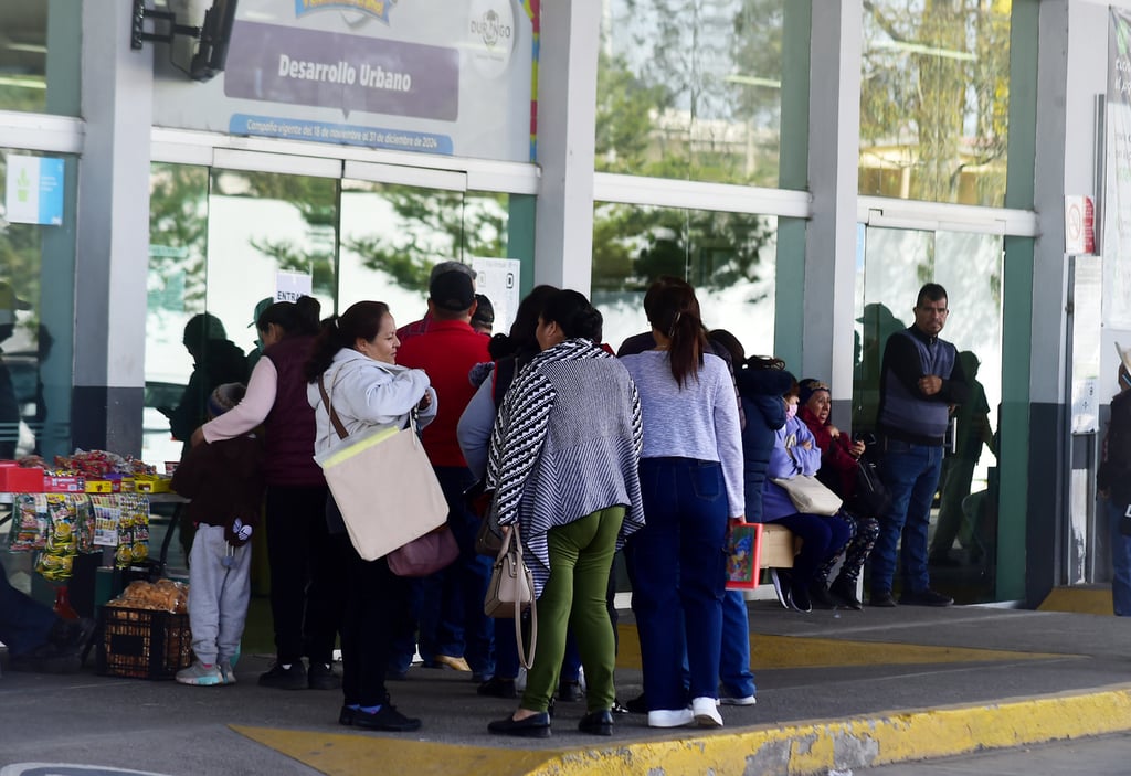 Trámites. Al solicitar un permiso para venta en vía pública, posteriormente deben hacer otros procesos. 