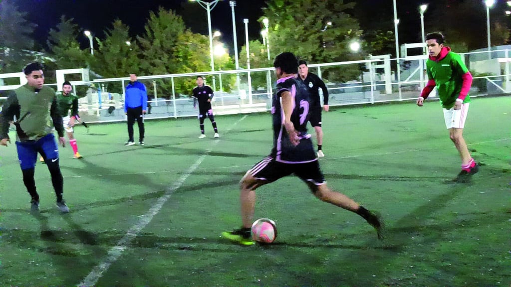 Clásico. Los duelos entre Real Alcohólicos y Fisio Butzman se están volviendo un clásico en la Chapultepec.