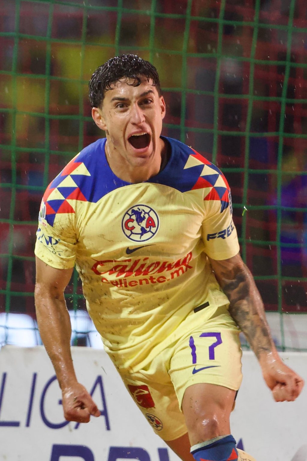 Elección. Chivas puso a Zendejas a elegir entre el equipo o su selección nacional.