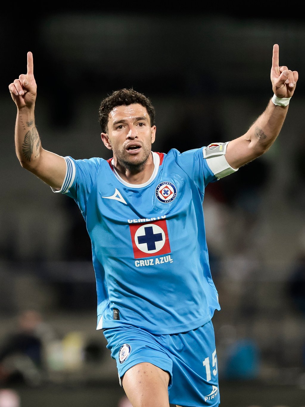 Sufrido. La Máquina del Cruz Azul derrotó de manera sufrida, 2-1, al Pachuca, en un duelo donde los celestesw dejaron ir muchas oportunidades en la primera mitad.