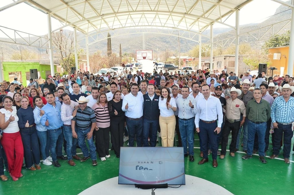 Obra. El gobernador Esteban Villegas Villarreal reafirmó su compromiso con los habitantes de Lerdo, esto al visitar Sapioriz e inaugurar una nueva cancha con domo.