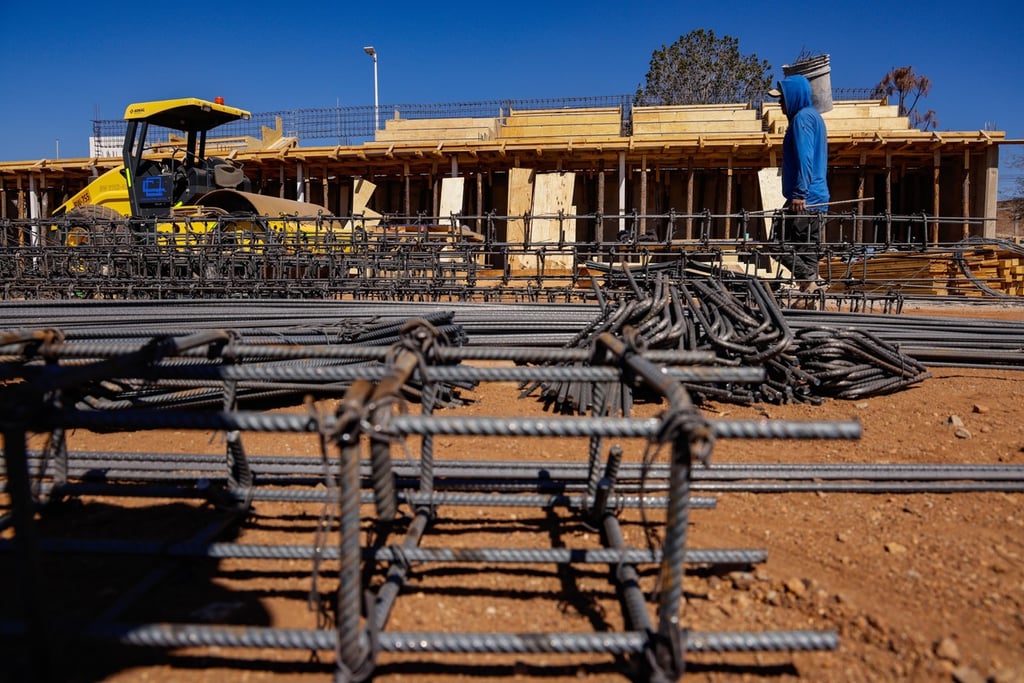 Obra. Dentro de la segunda etapa del Parque Lineal se incluyó la renovación del estadio 'El Triángulo'.