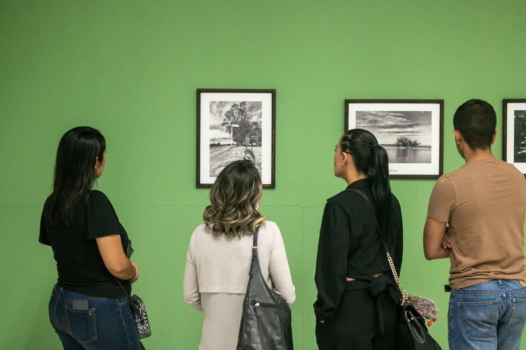 Muestra. Esta exposición cuenta fotografías solo en blanco y negro, las cuales presentan una mirada muy particular de las situaciones que enfrentan las autoras.