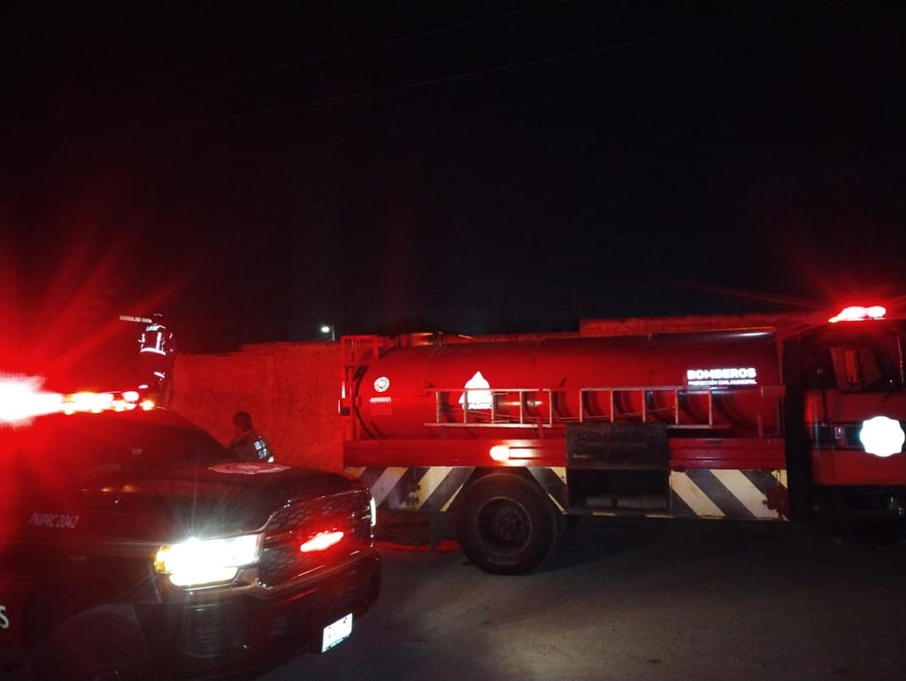 Se incendia basura acumulada en lote baldío de la colonia San Carlos