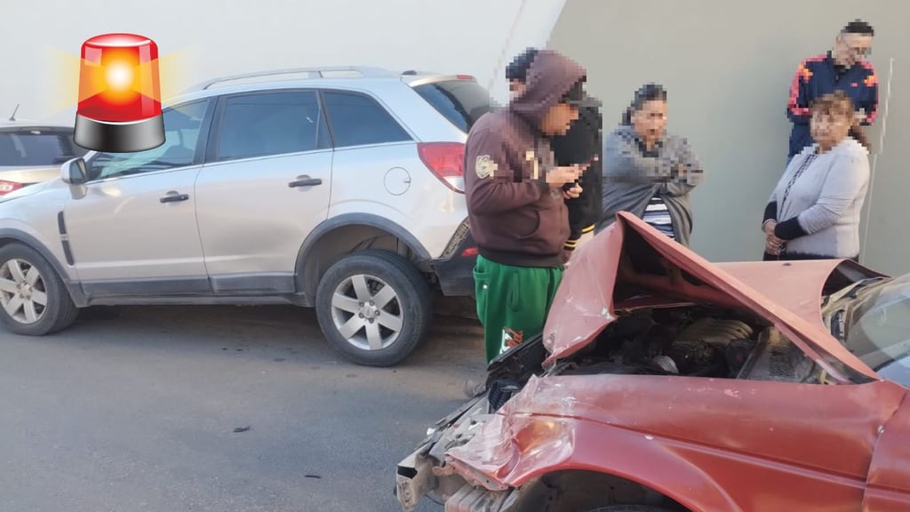 Conductor ocasiona carambola con vehículos estacionados en Vista Hermosa del Guadiana