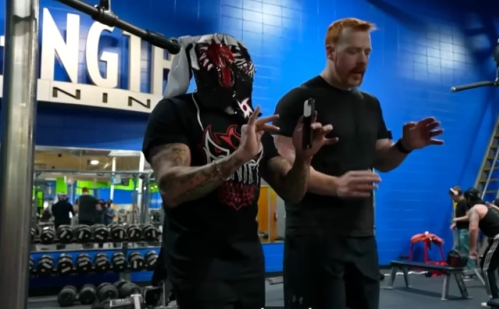 Baile. Penta Zero Miedo enseñó a bailar a Sheamus.