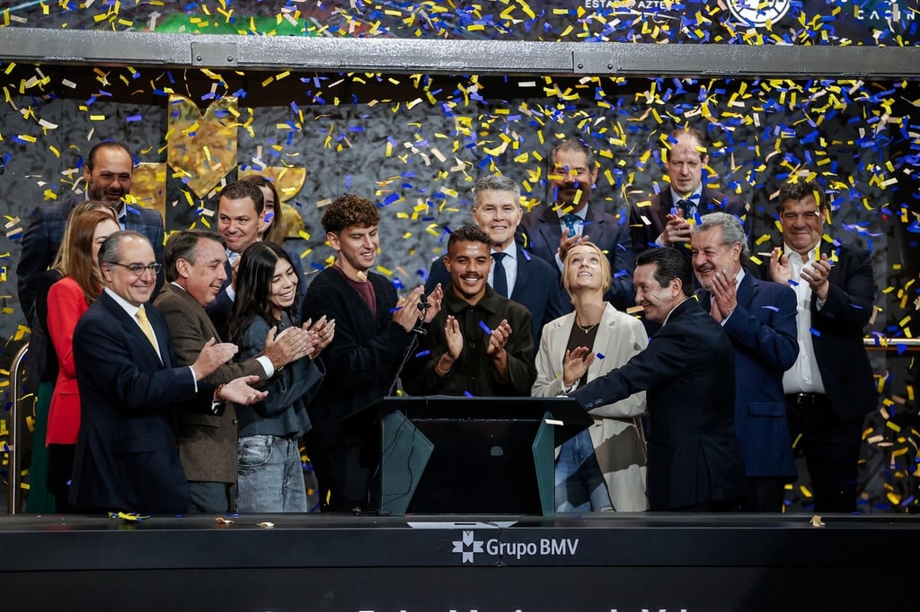 Festejo.  Azcárraga Jean celebró, junto a jugadores y directivos por el primer aniversario de Grupo Ollamani en la Bolsa Mexicana de Valores (BMV).