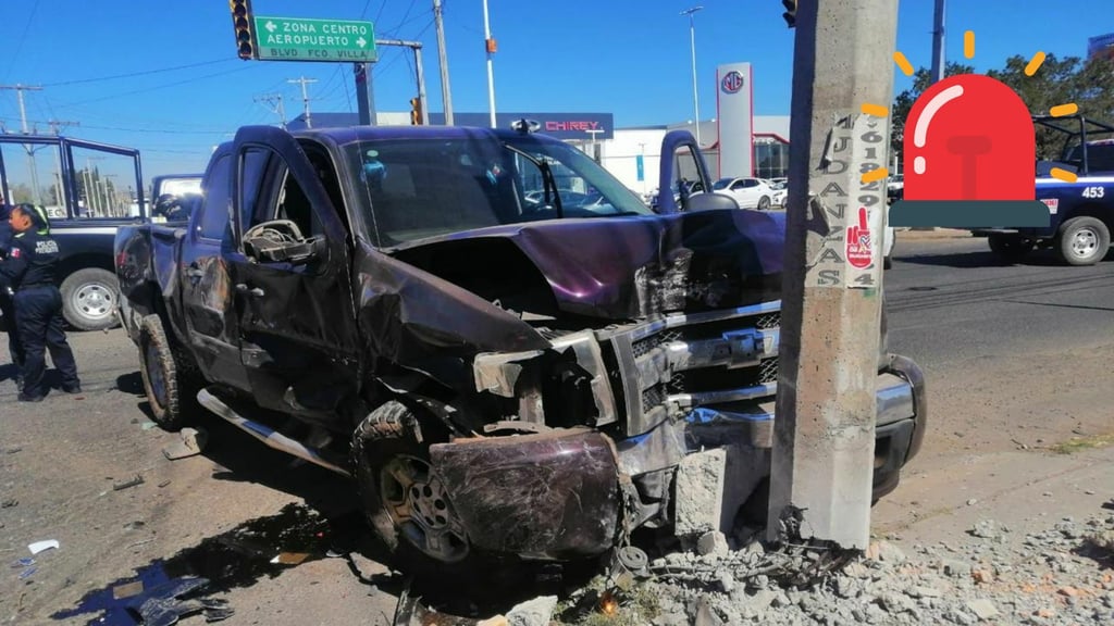 Jóvenes quedaron prensados tras choque en el Francisco Villa; reportan a uno en estado delicado