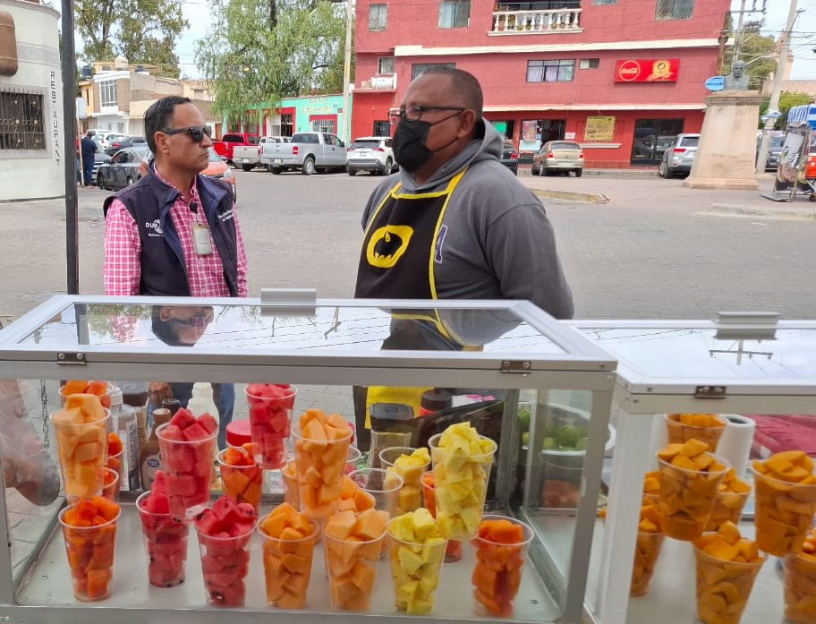 Inspectores ponen en orden a vendedores de la zona del ISSSTE Durango