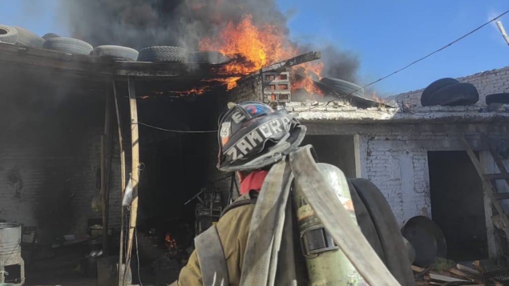 Ardió un tejabán en la colonia San Carlos