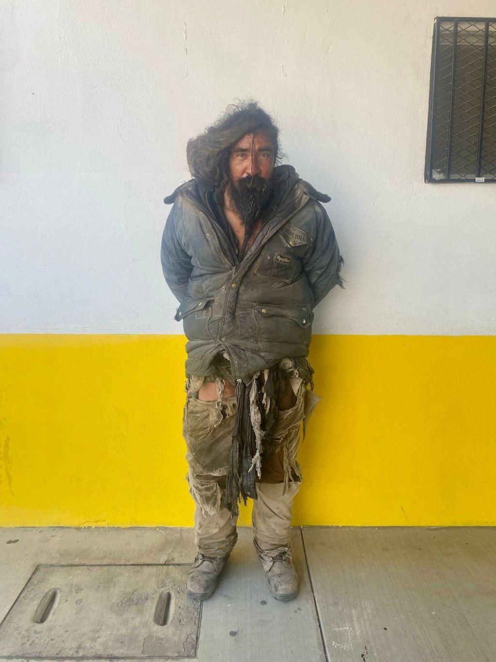 Búsqueda. Luego de proporcionarles un lugar para aseo personal, ropa limpia y corte de cabello, se publica su imagen para su localización.