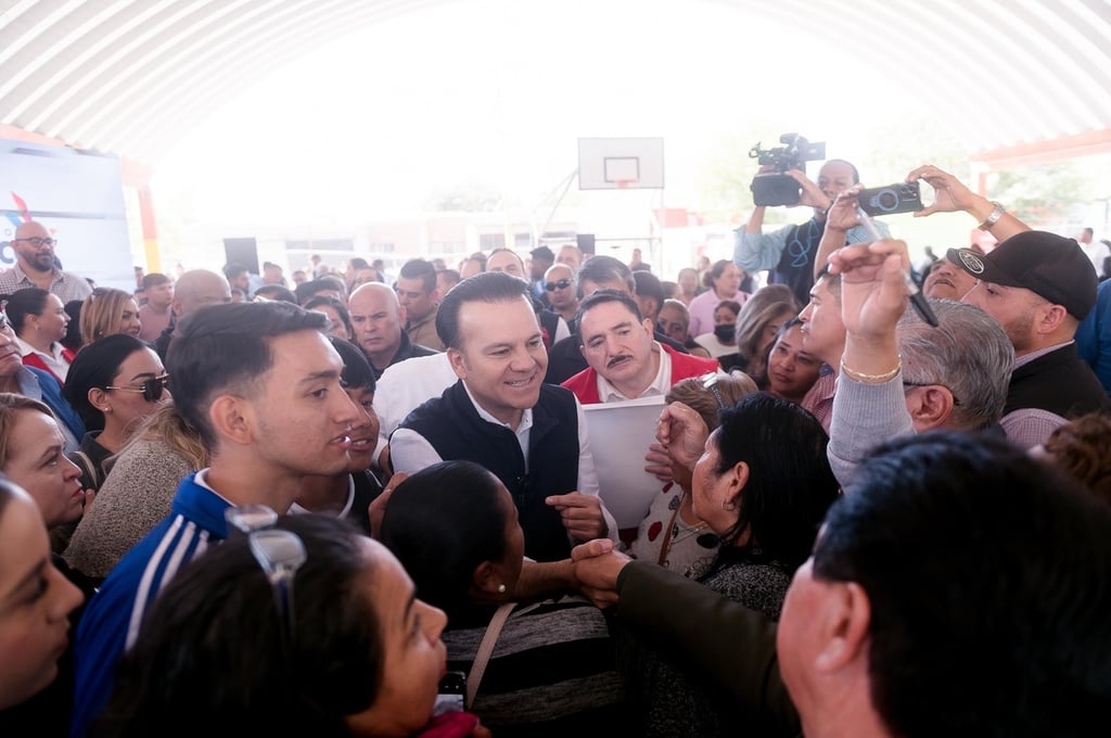 Respuesta. El gobernador Esteban Villegas Villarreal recibió muestras de agradecimiento por la implementación de la aplicación CURA en el Colegio de Bachilleres.