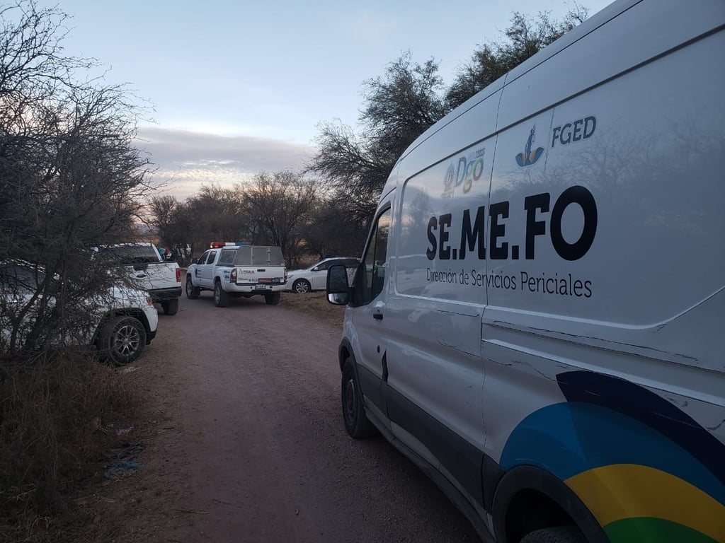 Trágico. El vehículo en el que circulaba el hoy occiso quedó todavía a varios metros de distancia del cuerpo.