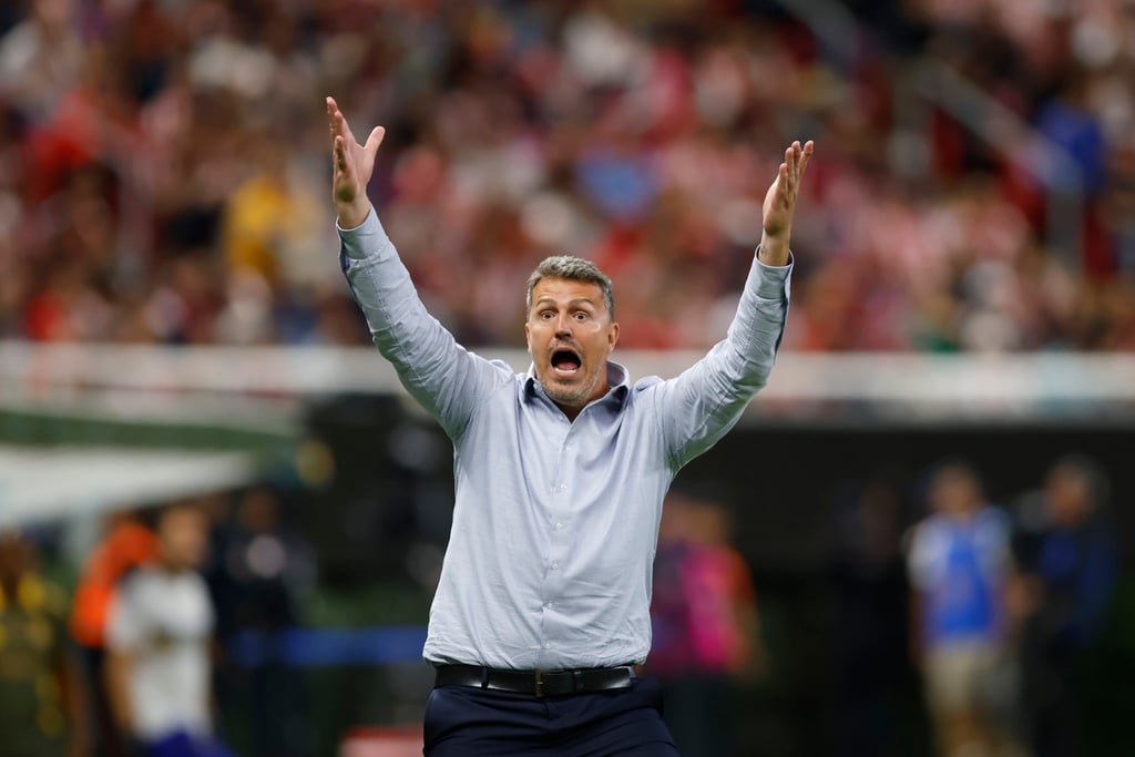 Diferencias. Óscar García Junyent entrenador del Guadalajara pide su finiquito total para dejar al equipo.