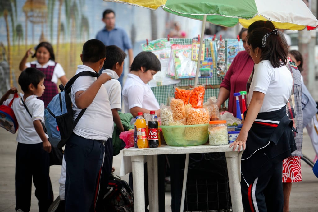 Tiempo. Este mismo mes arranca la eliminación de venta de comida 'chatarra' dentro de las escuelas.