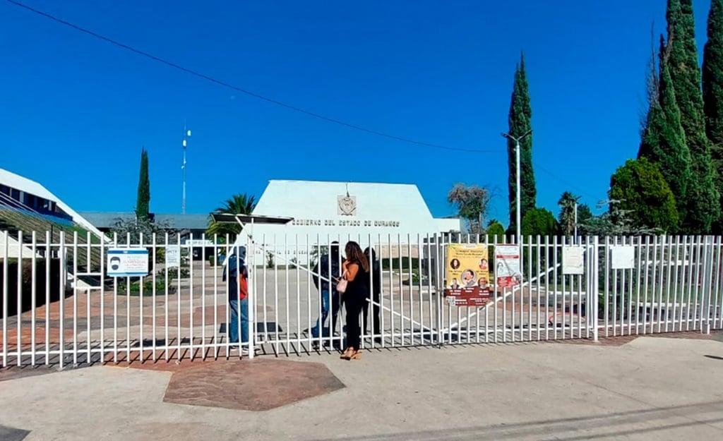Cierre. Alumnos de la Escuela Normal Rural J. Guadalupe Aguilera tomaron la semana pasada la SEED.