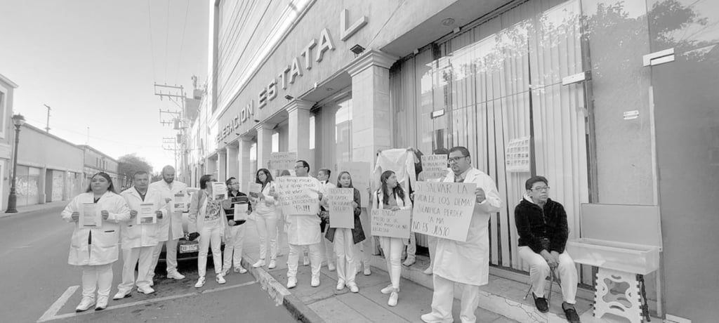 Inconformidad. A principios de febrero, los médicos residentes protestaron porque fueron asignados a unidades médicas de Culiacán y sus alrededores y, tras protestas, fueron reasignados a Zacatecas, San Luis Potosí y Chihuahua.