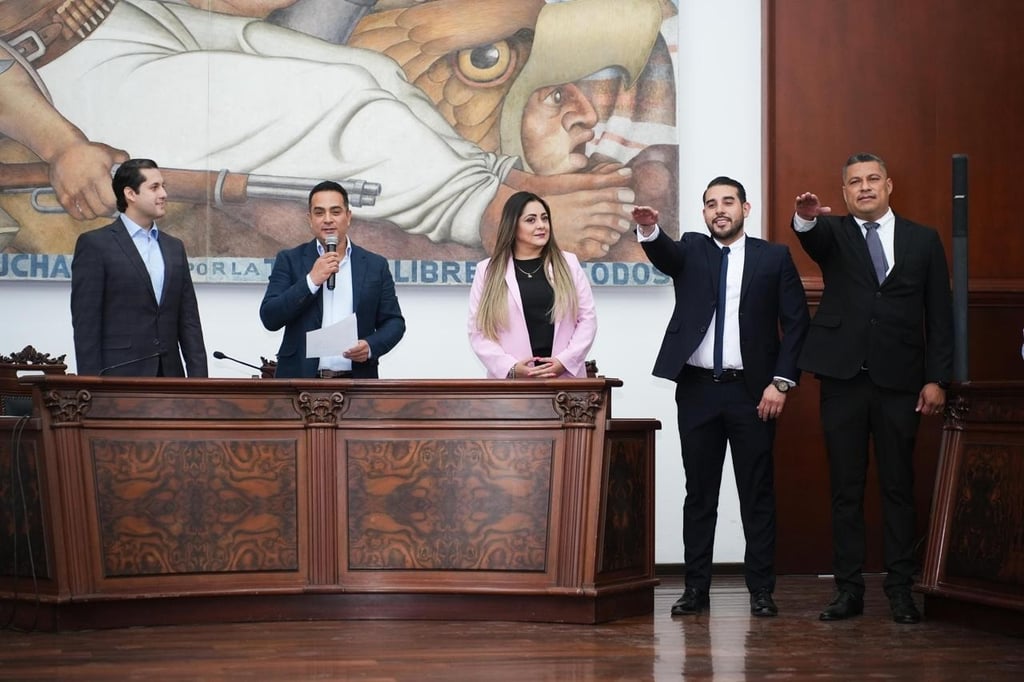 Protocolo. Gerardo Martín Núñez Solís y Héctor Adrián Ánimas rindieron la protesta de ley ante el Cabildo.