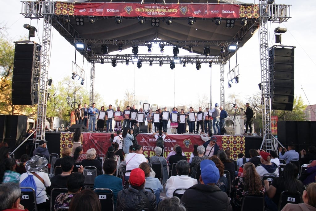 Premio. Los ganadores en las tres categorías de artesanías recibieron un premio de 15 mil pesos.