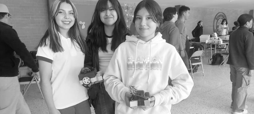 Labor. Previo a la competencia, los equipos calibraban sus robots o carros para que estuvieran listos.