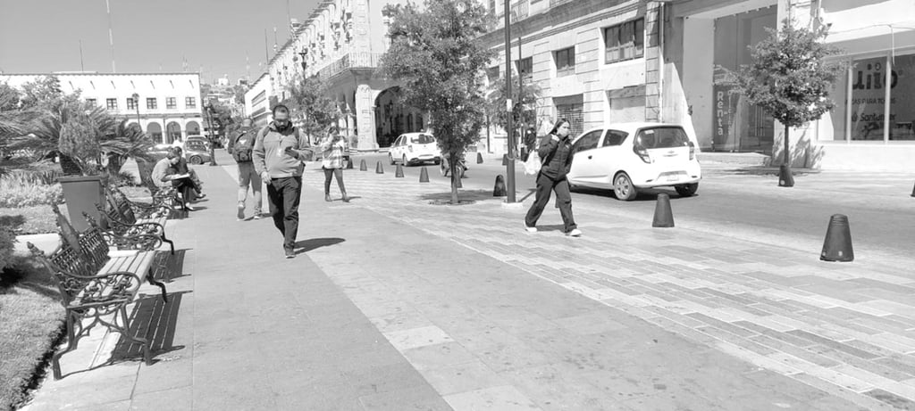 Frío. De nueva cuenta, la mañana del lunes volvió a sentirse demasiado frío en la ciudad, un aire muy helado.