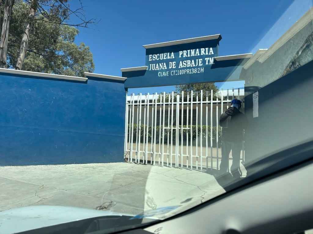 Exhortos. A los vendedores de dulces afuera de las escuelas se les esta pidiendo que cambien de giro en sus prácticas.