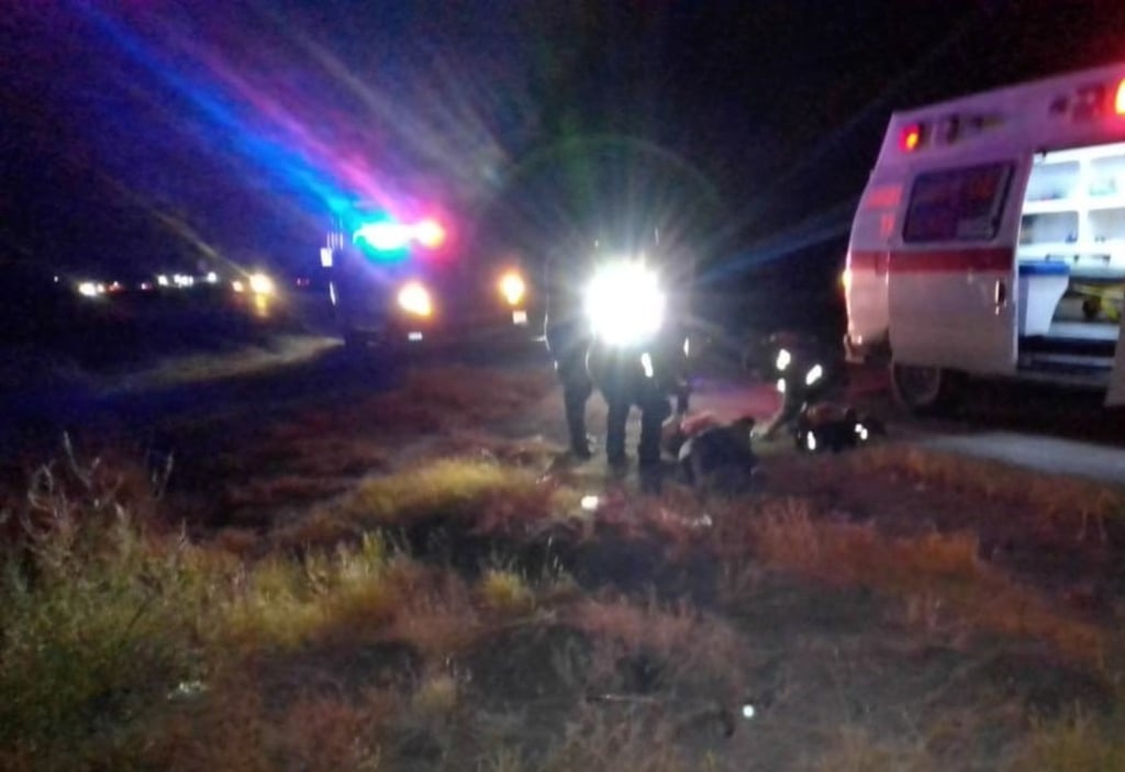 Accidente. Un joven y sus padres resultaron lesionados al volcar la camioneta en la que viajaban.