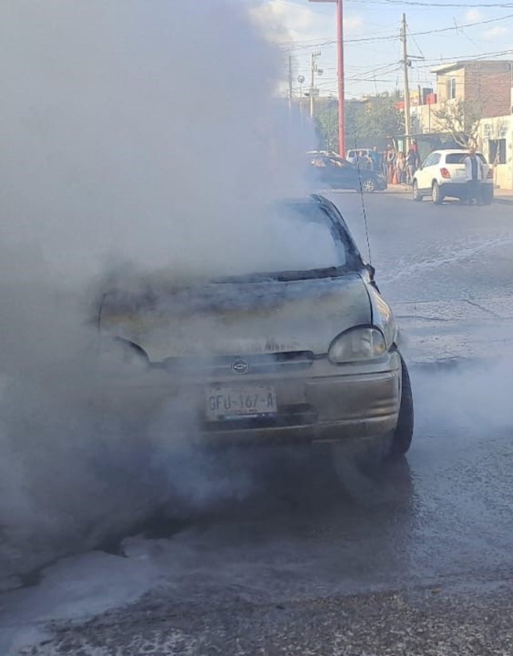 Revisar. Es necesario verificar periódicamente las condiciones de carros y motocicletas en el sistema eléctrico.