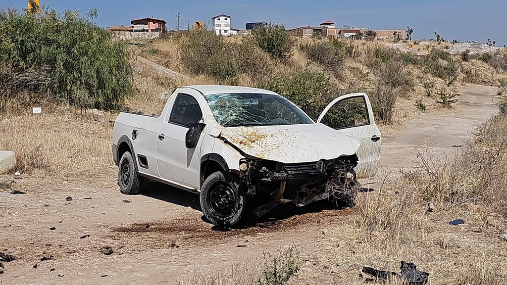 Caso. Joven conductor volcó por el periférico sur, a la altura de la colonia Fos La Virgen.