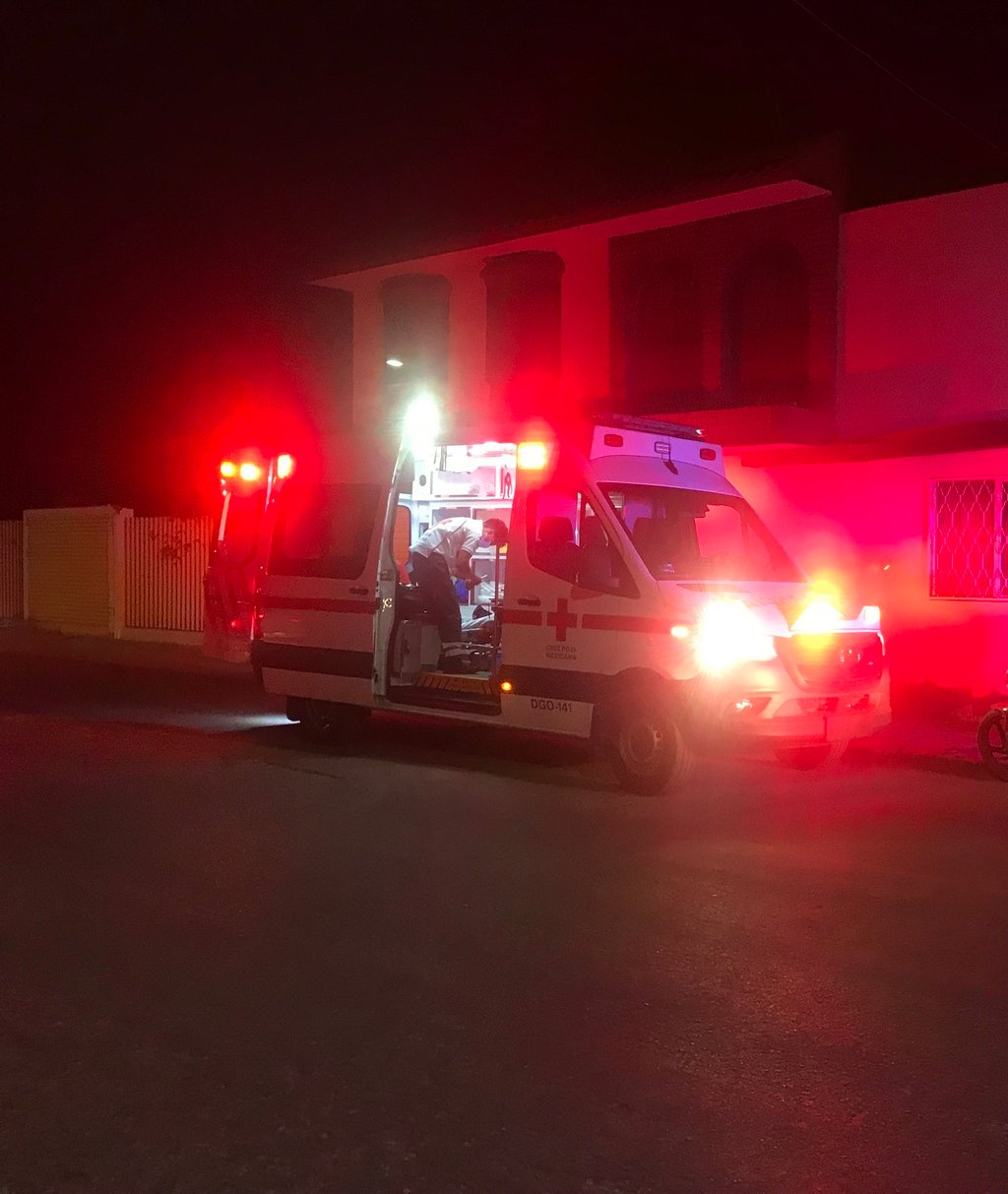 Situación. Un hombre fue agredido afuera de su domicilio y recibió una herida con arma blanca.