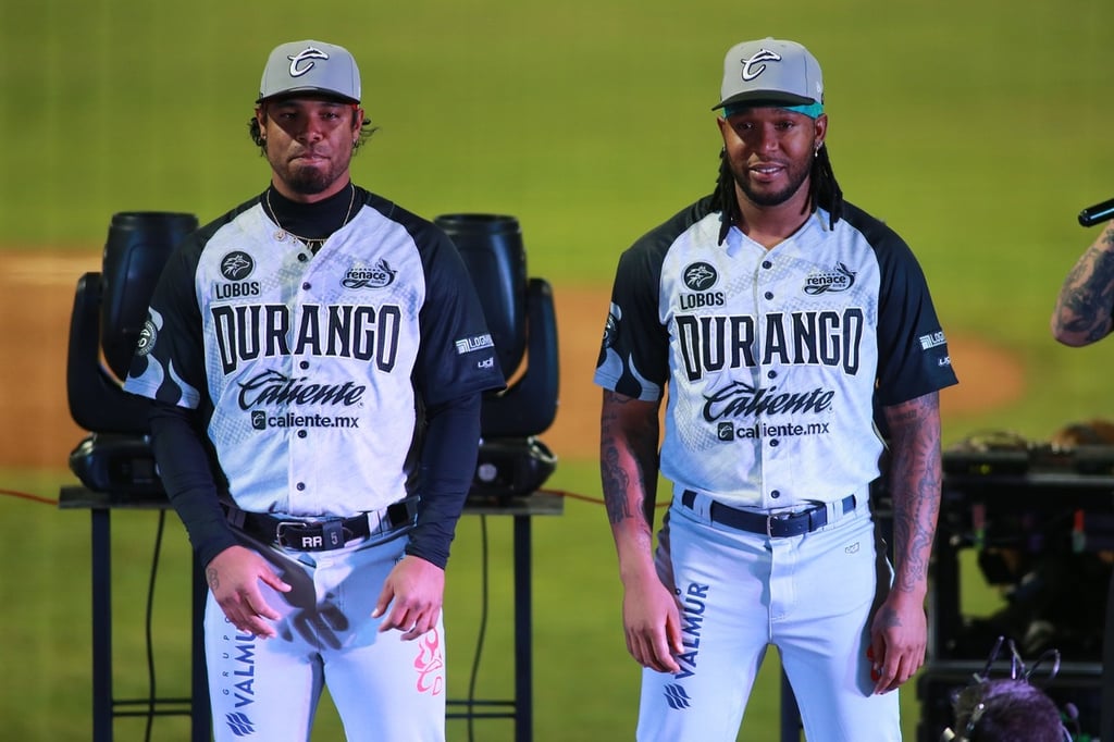Novedad. Fueron presentados los nuevos uniformes del Club Caliente de Durango con una novedosa variedad de diseños y colores. Uniforme en color rojo con la abreviatura del nombre de la ciudad utilizando las letras: DGO en el pecho y algunas palabras típicas duranguenses sublimadas .