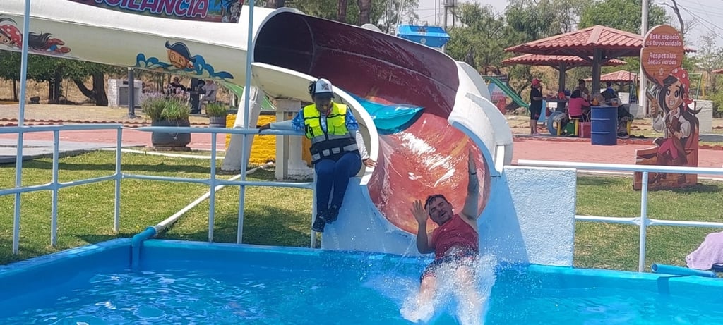 Atractivo. Una alternativa de diversión dentro de este lugar es el tobogán para niños y adultos.