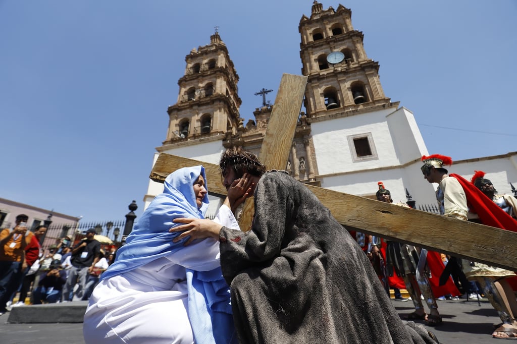 Duranguenses revivieron la pasión de Cristo en los tradicionales Viacrucis vivientes