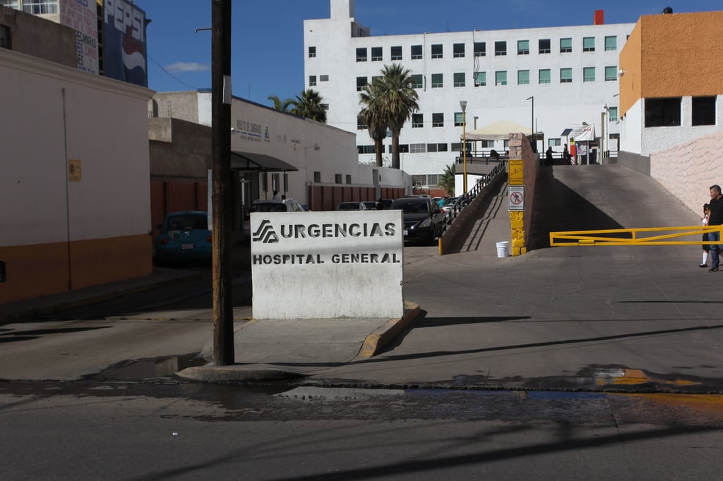 Situación. Dos hermanos son atendidos en el Materno Infantil por un accidente en moto; uno podría perder un brazo.