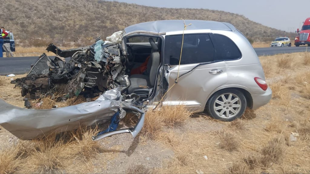 Accidente. Nueve integrantes de una familia resultaron lesionados, así como dos custodios de valores, después de choque frontal en la Durango-Gómez Palacio.